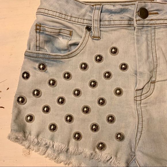 - STUDDED STRETCH DENIM CUTOFF JEAN SHORTS NWOT - Picture 2 of 5